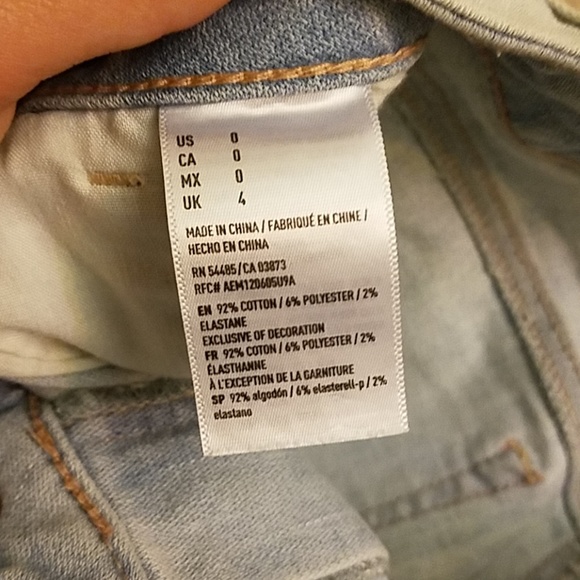 Distressed AE shorts - Picture 5 of 5